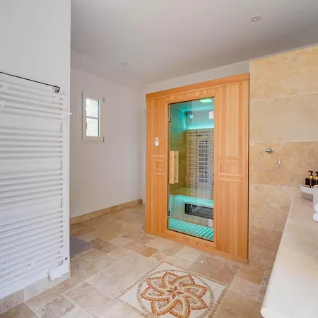 Holiday home La Reserve Du Chateau De Roques