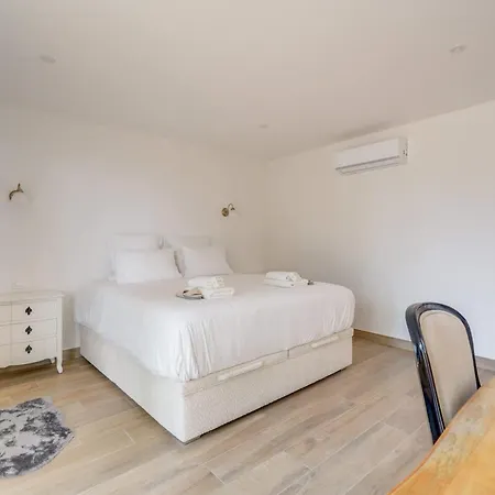Holiday home La Reserve Du Chateau De Roques Puisseguin