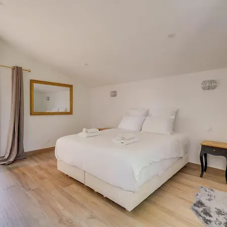 Holiday home La Reserve Du Chateau De Roques Puisseguin