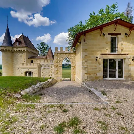 La Reserve Du Chateau De Roques Holiday home Puisseguin