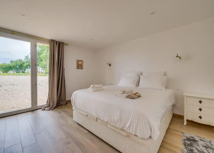 Semesterbostad La Reserve Du Chateau De Roques Puisseguin